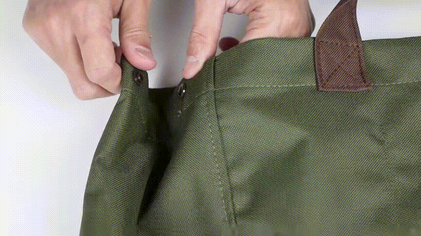 Pet bag with breathable mesh panels